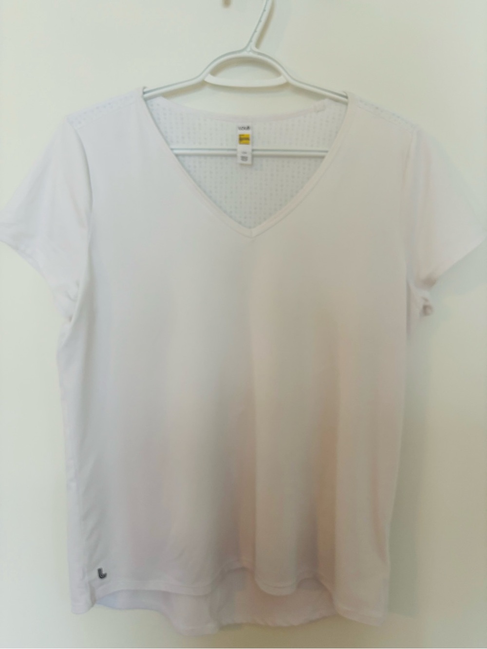 Lole Women's Short Sleeve V-Neck Tee in White Size Large
